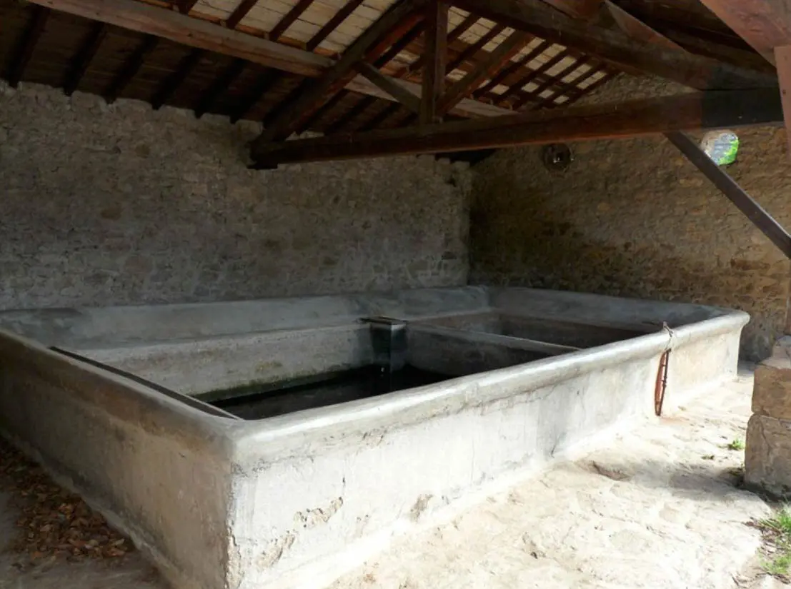 Le lavoir, place du Pontet