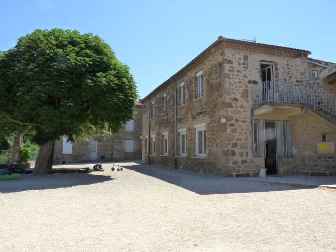 Ecole Saint-Joseph de Quintenas • Photographie Brigitte Guirronnet (2015)