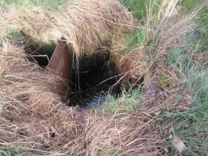 Trou de captation de la source Caillet à Guillaume • Photographie Brigitte Guirronnet