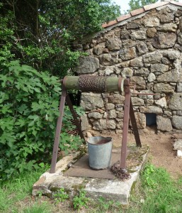 Puits de la ferme des Montaux • Photographie Brigitte Guirronnet