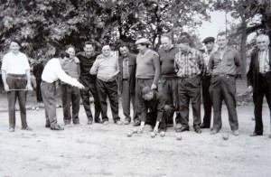 1965 - Partie de boules à la kermesse