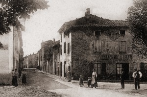 La Grande Rue, le café Guigal au Sud-Ouest