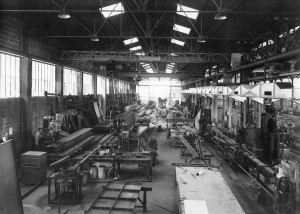 Intérieur de l'usine, sur la gauche Charles Nicolas