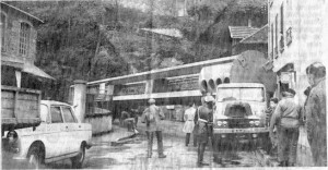 Passage d'un lampadaire de 30 m au Pont Chevalier • 1964