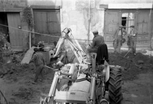 1962 • Les travaux dans la Grande Rue, en face de la Place Mayol