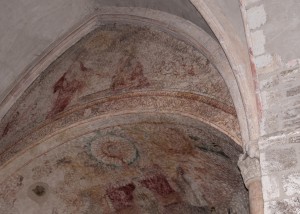 Voûte et arc triomphal de l'abside • Fresques du XIIe et du XVIIe siècles