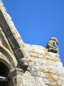 Clocher - Figurine sur un pignon