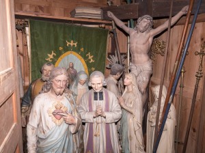 Statues des saints retirées dans les années 1980 lors de la dernière restauration